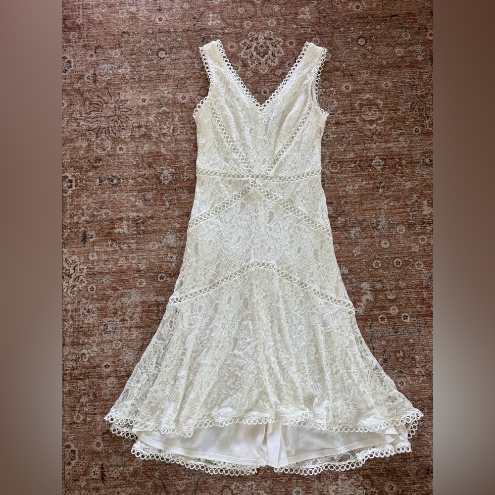 Taylor V-Neck Hi-Lo Lace Midi Dress white size 2